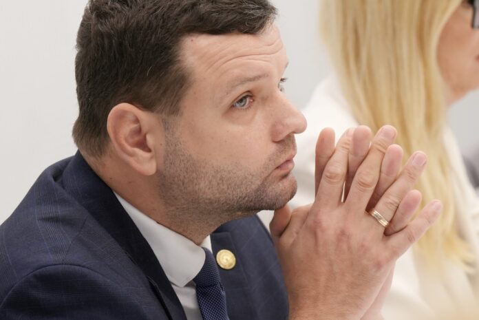 invaliditātes sistēma Latvijā, invaliditātes reforma, Valsts kontroles revīzija, invaliditātes atbalsts, Labklājības ministrija, cilvēki ar invaliditāti, sociālie pakalpojumi, VDEĀVK, bāriņtiesas, sociālā politika