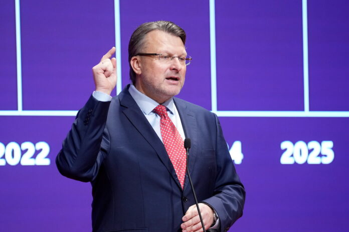 Ainārs Šlesers, KNAB, Dailes teātris, Rīkojums nr. 2, Valdis Zatlers, priekšvēlēšanu aģitācija, slēpta politiskā reklāma, Saeimas vēlēšanas, LPV, politiskā ietekme kultūrā