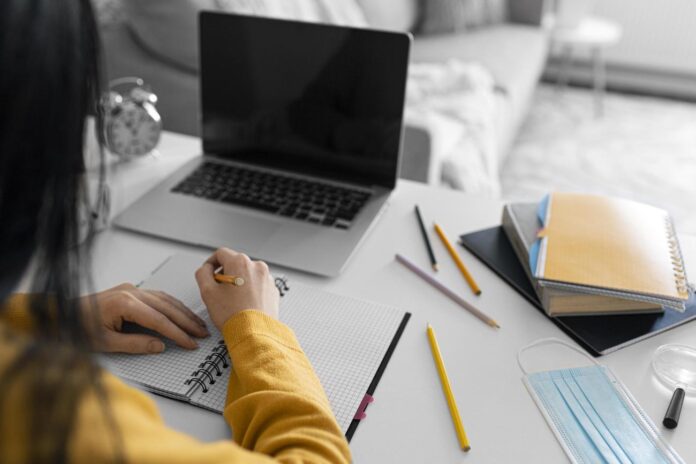 tālmācība, Izglītības likums, Saeima, sākumskola, 1.–6. klase, attālinātās mācības, izglītības reforma, eksāmenu rezultāti, klātienes mācības, kombinētās mācības