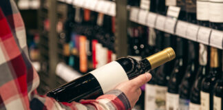 akcīzes nodoklis, alkohola akcīze, kontrabanda, nelegālā alkohola tirdzniecība, mazumtirdzniecība, tirgotāji, nodokļu politika, alkohola tirgus