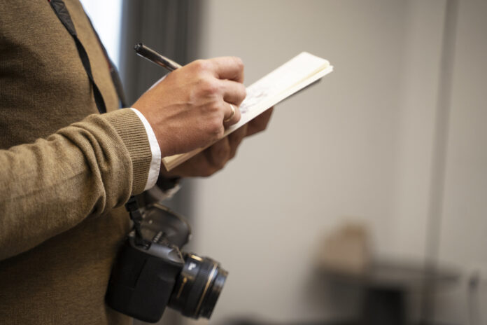 SLAPP tiesvedības, vārda brīvība Latvijā, žurnālistu aizsardzība, Sabiedrības interesēs iesaistīto personu aizsardzības likums, Saeima, Juridiskā komisija, stratēģiskas tiesvedības, ļaunprātīgas prasības, mediju brīvība,