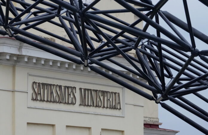 Rail Baltica, Rail Baltica tilts pār Daugavu, Rail Baltica konservācija, Rail Baltica izmaksas, Eiropas dzelzceļa līnijas, EDzL, Satiksmes ministrija, Atis Švinka, nepabeigtais balsts Daugavā,