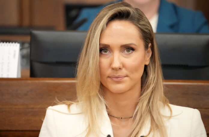 Maija Armaņeva, KNAB, interešu konflikts, Saeimas deputāte, Māris Mežals, deputāta palīgs, likuma pārkāpums, 100 eiro sods, Ričards Šlesers, LPV, Latvijas politika