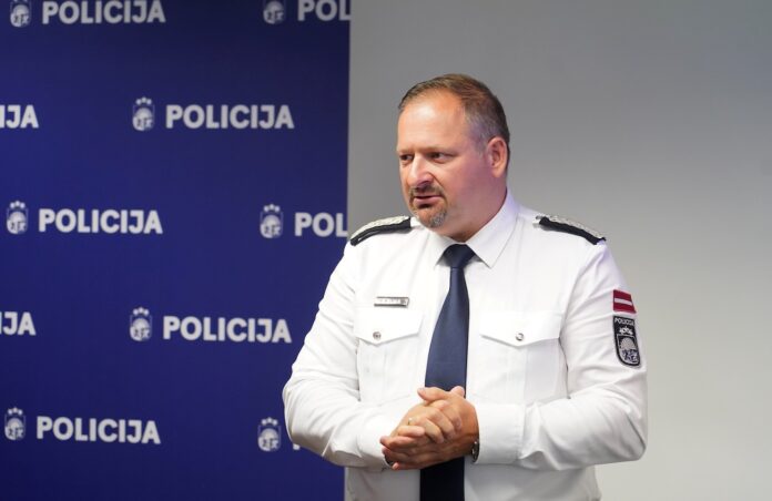 Armands Ruks, Epstīna lieta, Džefrijs Epstīns, Valsts policija, kriminālprocess Latvijā, konkrēti vārdi un uzvārdi, cilvēktirdzniecības izmeklēšana, starptautiskā sadarbība, policijas pārbaude, Rīga