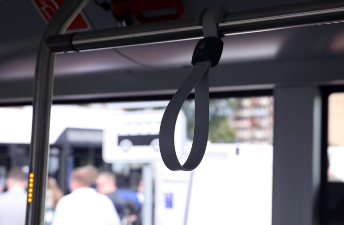 Valsts kontrole, elektroautobusi, ES fondi, pašvaldību iepirkumi, publisko līdzekļu izlietojums, nelietderīgi izdevumi, elektroautobusu dīkstāve, emisiju samazinājums, Satiksmes ministrija, VARAM, uzlādes infrastruktūra, revīzijas ziņojums, pašvaldību finanšu kontrole