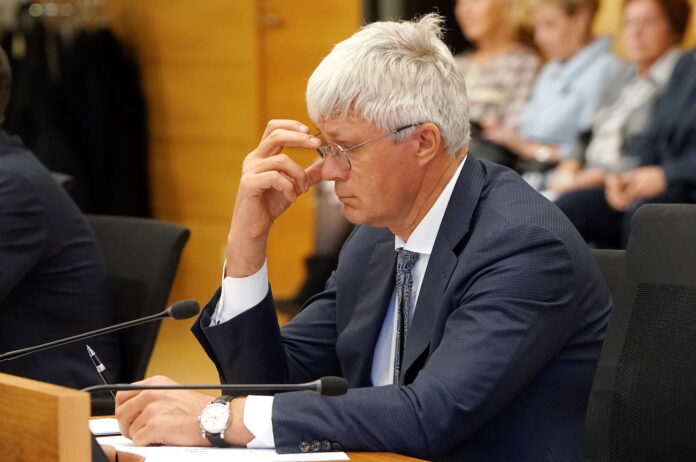 Aleksandrs Bartaševičs, Rēzeknes mērs, Raimonds Čudars, pielaide valsts noslēpumam, atstādināšana no amata, Rēzeknes dome, Pašvaldību likums, Valsts drošības dienests, speciālā atļauja, ģenerālprokurors, Administratīvā apgabaltiesa, politiskais strīds Rēzeknē