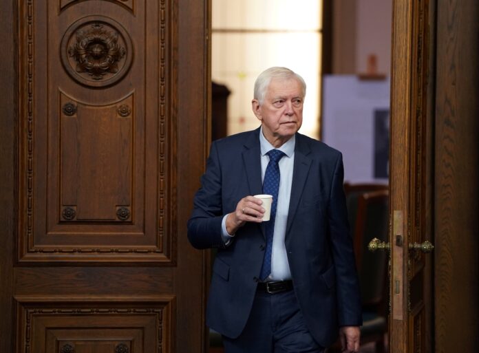 Augusts Brigmanis, ZZS, Zaļo un zemnieku savienība, Evika Siliņa, valdības krišana, tehniskā valdība, Saeimas vēlēšanas, koalīcija, Siliņas demisija, Rail Baltica, Stradiņa slimnīca, kokrūpnieku lieta, Latvijas politika, valdības stabilitāte