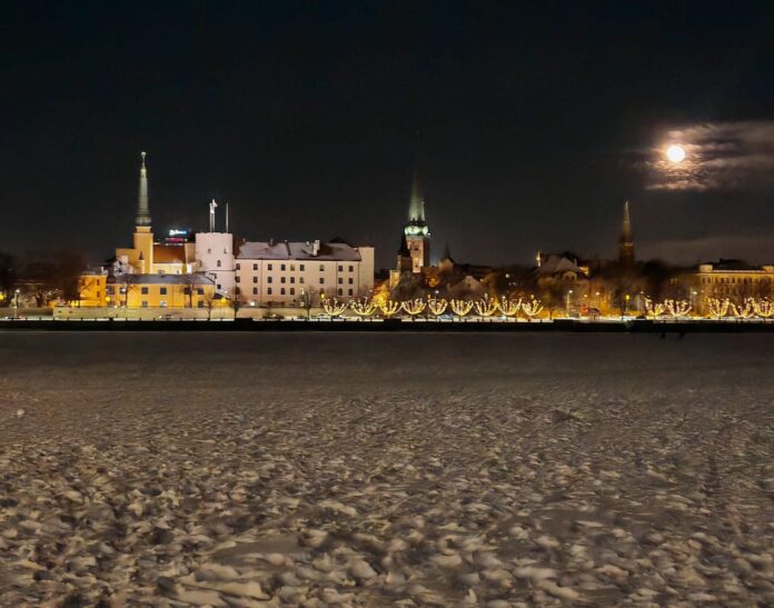 laika prognoze Latvijā, stiprs sals, laiks trešdien, laiks nedēļas nogalē, sals naktīs, ciklona ietekme, dūmaka redzamība, auksts laiks Latvijā, ziemas laiks prognoze, sinoptiķu prognoze