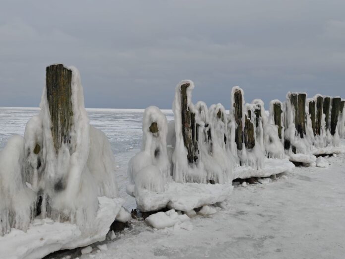 laika prognoze Latvijā, sals līdz -24 grādiem, ciklons Latvijā, slapjš sniegs, sniegs nedēļas otrajā pusē, gaisa temperatūra Latvijā, laiks nedēļas nogalē, aukstuma vilnis, anticiklons Latvijā, atkusnis Latvijā, vējš piekrastē, migla Latvijā