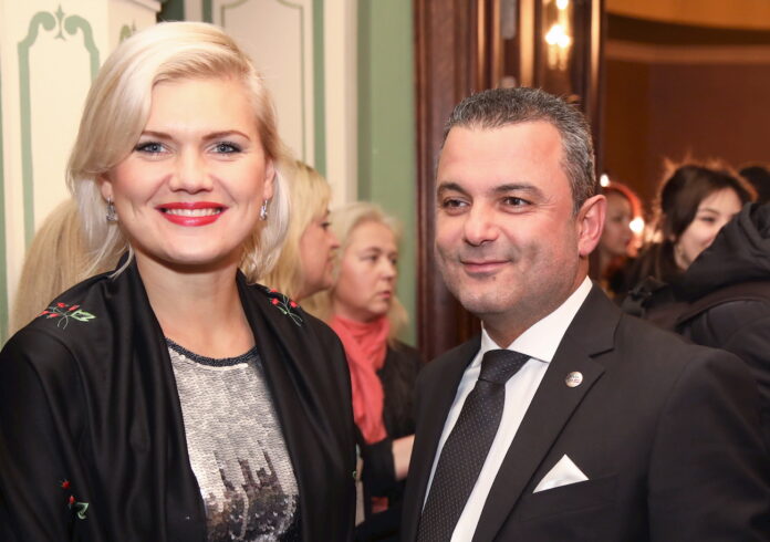 Linda Abu Meri, Bauskas dome, amatpersonas deklarācija Latvija, pašvaldību deputātu ienākumi, Bauskas novads, valsts amatpersonu deklarācijas, pašvaldību algas Latvijā, politiķu ienākumi