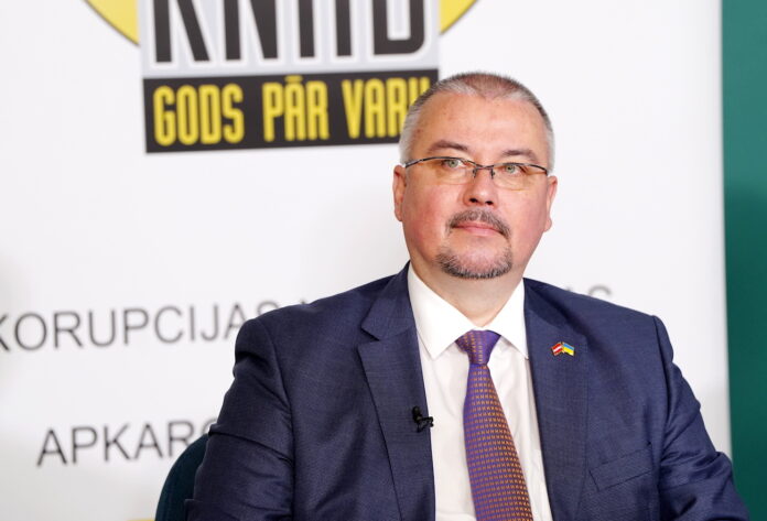 Dailes teātris Rīkojums nr 2, Zatlera rīkojums Nr 2 izrāde, KNAB Dailes teātris, Kultūras ministrija KNAB, mākslinieciskā brīvība Latvijā, vārda brīvība Latvijā, Ainārs Šlesers izrāde Rīkojums nr 2,