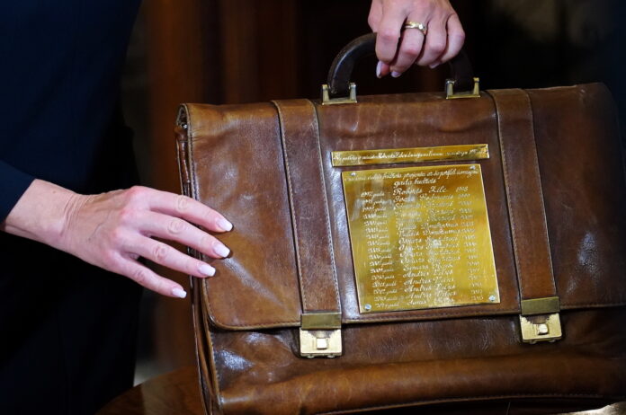 valsts pārvalde Latvijā, naudas balvas valsts sektorā, prēmijas ministrijās, atlīdzība valsts iestādēs, Valsts kanceleja dati