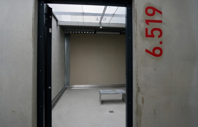 Latvijas cietumi, Rīgas centrālcietums, Liepājas cietums, Valmieras cietums, Ieslodzījuma vietu pārvalde, aizliegtas vielas cietumos, fentanila plāksteris, kontrabanda cietumos, aizliegtu priekšmetu nodošana