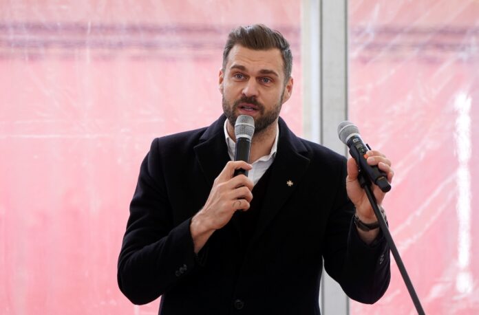 Aivis Ceriņš, Dana Piteronoka, Aivis Ceriņš bērns, Latvijas slavenības, TV vadītājs Ceriņš, slavenību bērni Latvijā, Ceriņš Instagram, Latvijas šovbizness