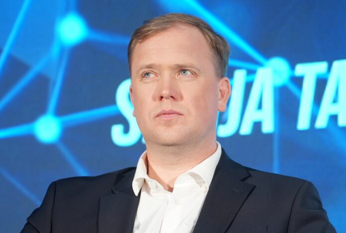 naftas rezerves Latvijā, degvielas cenas Latvijā, Viktors Valainis, naftas tirgus Latvija, degvielas cenu kāpums, IEA naftas rezerves, naftas piegādes Eiropā, akcīzes nodoklis degvielai, virspeļņas nodoklis degvielas tirgotājiem