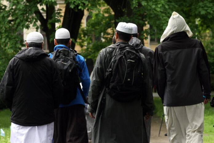 trešo valstu pilsoņi Latvijā, migrantu izmaksas Latvijā, imigrācija Latvijā, sociālais atbalsts Latvijā, Jānis Dombrava, Saeimas komisija, patvēruma meklētāji Latvijā, migrācijas politika Latvijā, sociālais budžets Latvijā