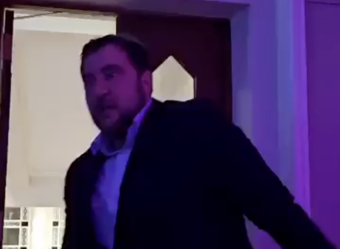 Rīgas dome, Rīgas domes deputāts, Rūdolfs Brēmanis, Agnese Logina, Rīgas domes Ētikas komisija, deputāta uzvedība, politiskais skandāls Rīga, Stendzenieks video, Rīgas dome skandāls, Latvijas politika