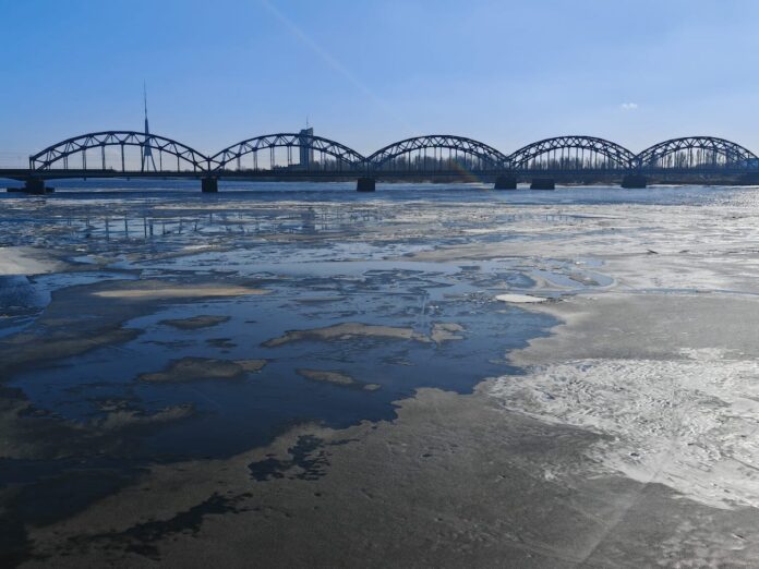 laika prognoze Latvija, laikapstākļi Latvijā, laika prognoze nedēļai, sinoptiķi Latvijā, lietus Latvijā, slapjš sniegs Latvijā, ciklons Latvijā, pavasara laiks Latvijā, temperatūra Latvijā,