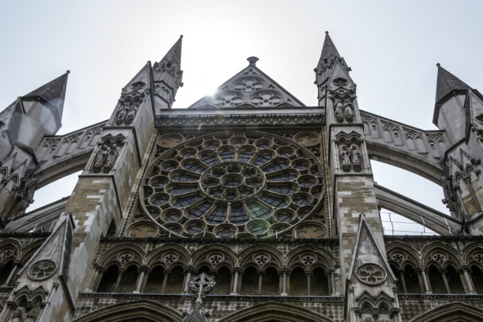 Svarīgi, Lielbritānija, reliģija, kristietība, aptauja, Naidžels Farāžs, Vestminsteras abatija,