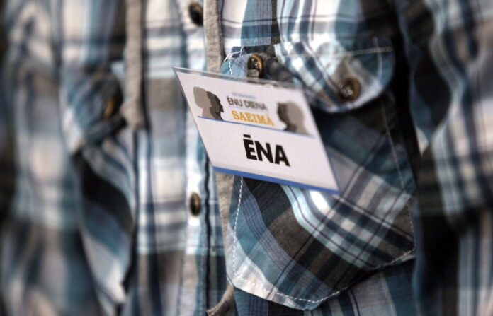 Ēnu diena Latvijā, Junior Achievement Latvia, karjeras izglītība, profesijas jauniešiem, skolēni Latvijā, darba tirgus Latvijā, jauniešu karjera, ēnošana profesijas