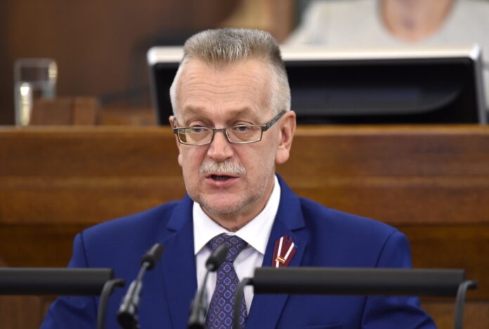 Jānis Tutins, Rēzeknes mērs, Rēzeknes dome, Aleksandrs Bartaševičs, Raimonds Čudars, VARAM, pašvaldību politika Latvijā, valsts noslēpuma pielaide, Rēzeknes politika