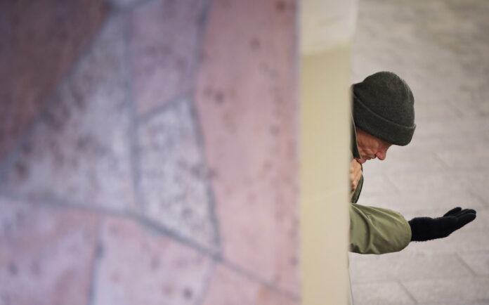 nabadzība Latvijā, nabadzības risks, Labklājības ministrija ziņojums, sociālā aizsardzība Latvijā, pabalsti Latvijā, pensijas Latvijā, ģimenes ar bērniem nabadzība