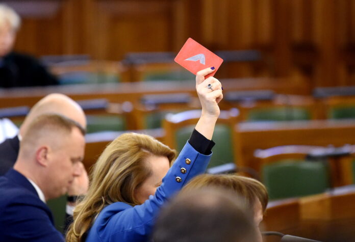 partiju reitingi Latvijā, SKDS aptauja, Saeimas vēlēšanas, Filips Rajevskis, politiskā situācija Latvijā, vēlētāju noskaņojums, valdības reitings, politiskā sadrumstalotība