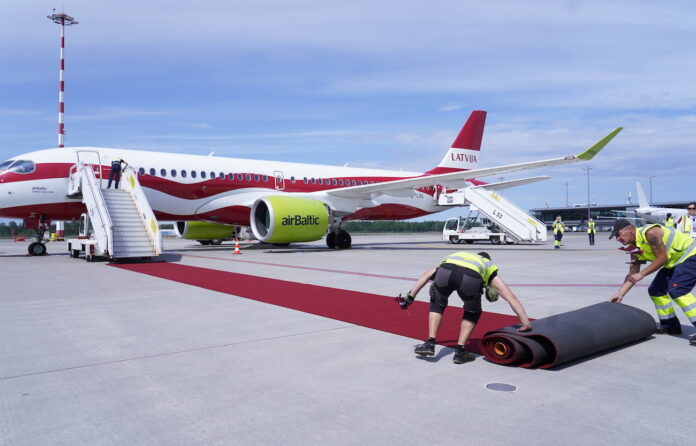 VIP zāles lidostā Latvija, Evika Siliņa VIP izmaksas, premjera komandējumi izmaksas, Valsts kanceleja VIP skaidrojums, lidostu VIP serviss Latvija, politiķu tēriņi Latvijā, valsts budžeta izdevumi komandējumiem