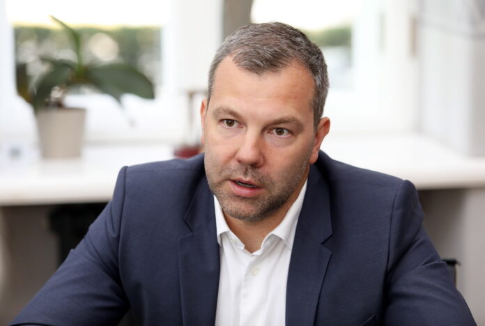 dabasgāzes cenas, gāzes cena Latvijā, apkures izmaksas, LNG tirgus, Hormuza šaurums, enerģētikas krīze, gāzes cenu prognoze, apkures sezona 2026, energoresursu cenas, Eiropas gāzes tirgus