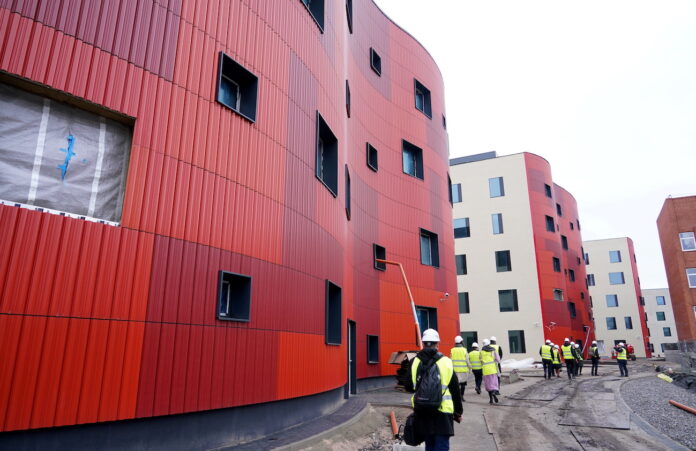 Stradiņa slimnīca A2 korpuss, VNĪ, IUB, slimnīcas būvniecība Latvijā, publiskais iepirkums Latvijā, būvniecības projekti, veselības infrastruktūra, pelējuma risks slimnīcā, būvniecības izmaksas Latvijā