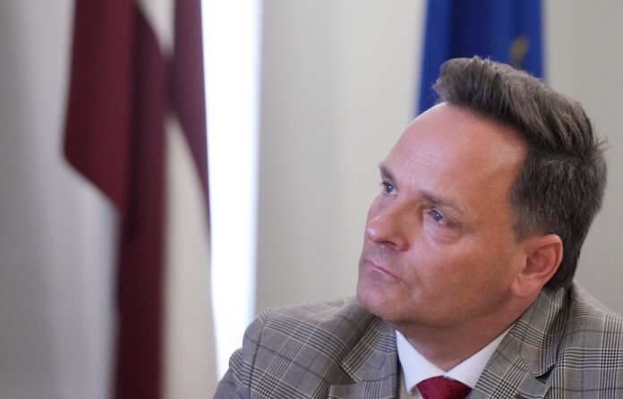 Evika Siliņa VIP izdevumi, Amsterdamas lidosta VIP izmaksas, Valsts kanceleja skaidrojums, premjera komandējumi Latvija, VIP pakalpojumi lidostās,