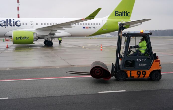 airBaltic Latvija, Atis Švinka, ZZS, airBaltic aizdevums, valsts finansējums airBaltic, Valsts kontrole, airBaltic zaudējumi, aviokompānija Latvija, airBaltic IPO, valsts budžeta risks