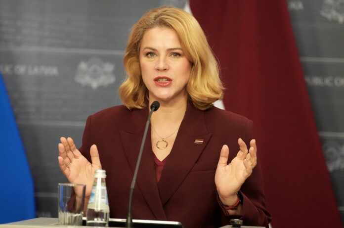 Evika Siliņa, Siliņas alga, premjeres ienākumi, amatpersonas deklarācija, Valsts ieņēmumu dienests, Latvijas premjere, Siliņas uzkrājumi, politiķu ienākumi,