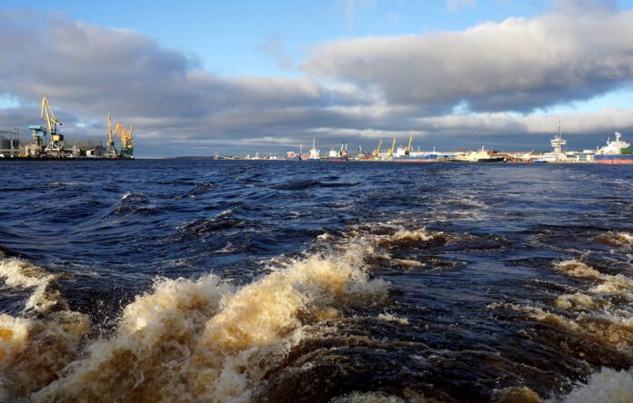 Latvijas ostas, Klaipēdas osta, Viktors Valainis, ostu konkurence Baltijā, tranzīts Latvijā, kravu apjoms ostās, dzelzceļa kravu pārvadājumi, ostu attīstība Latvijā, loģistika Latvijā, industriālā attīstība ostās, Rīgas osta, Liepājas SEZ