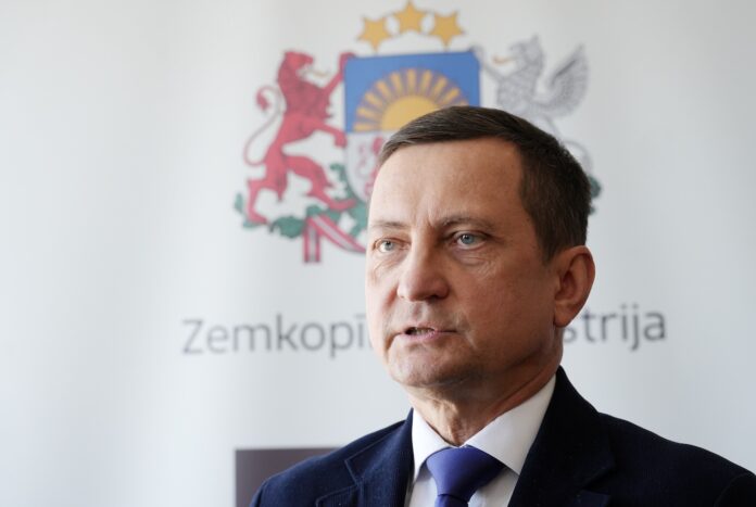 kokrūpniecības atbalsts Latvijā, Armands Krauze, Latvijas valsts meži, LVM līgumi, kriminālprocess Latvijā, valsts atbalsts uzņēmumiem, mežizstrāde Latvijā