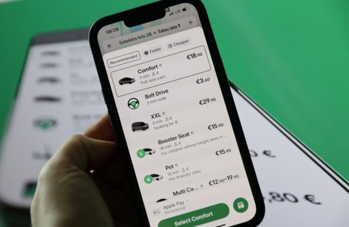 Bolt Latvija, Bolt šoferi protesti, taksometru protests Latvija, Bolt draudi šoferiem, melnie saraksti taksisti, datu noplūde Latvija, Bolt konflikts taksisti