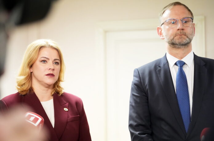 airBaltic aizdevums, Saeimas Budžeta komisija, Atis Švinka, Evika Siliņa, Latvijas valdība, aviācijas nozare Latvijā, valsts aizdevums, politiskā krīze, ZZS, Saeimas balsojums