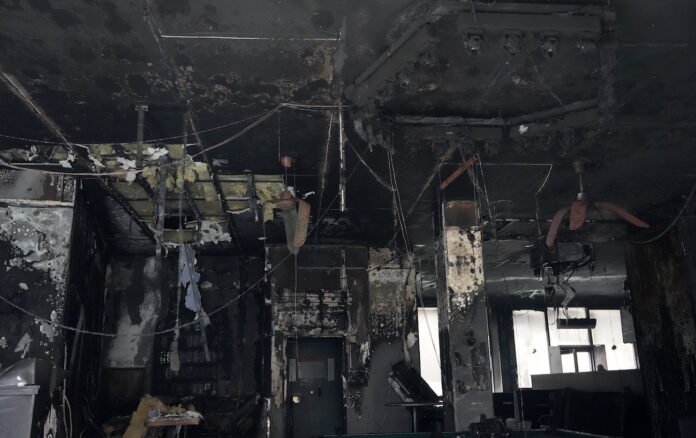 ugunsgrēks Vecrīgā, Sinners bārs Rīga, ugunsgrēks Rīgā šodien, Grēcinieku iela ugunsgrēks, VUGD izsaukums Rīga, naktsklubs deg Rīgā, evakuācija Vecrīga