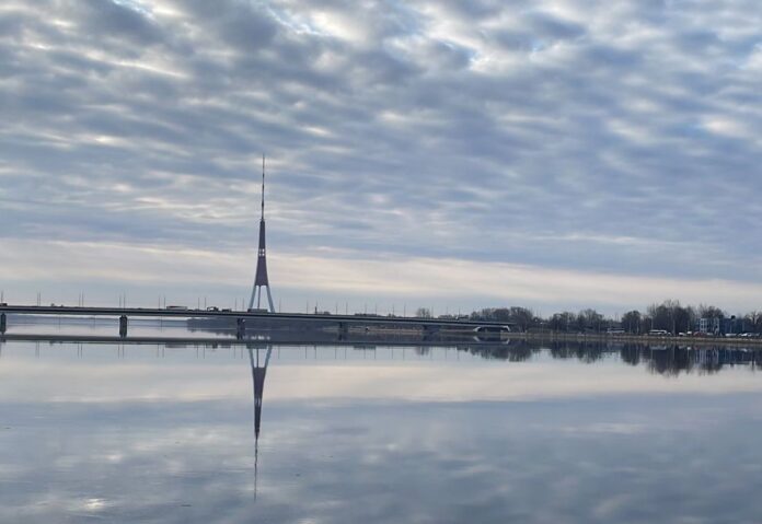 laikapstākļi Latvijā, nedēļas nogale laiks, slapjš sniegs Latvijā, lietus prognoze, LVĢMC prognoze, pavasara laiks Latvijā, migla Latvijā