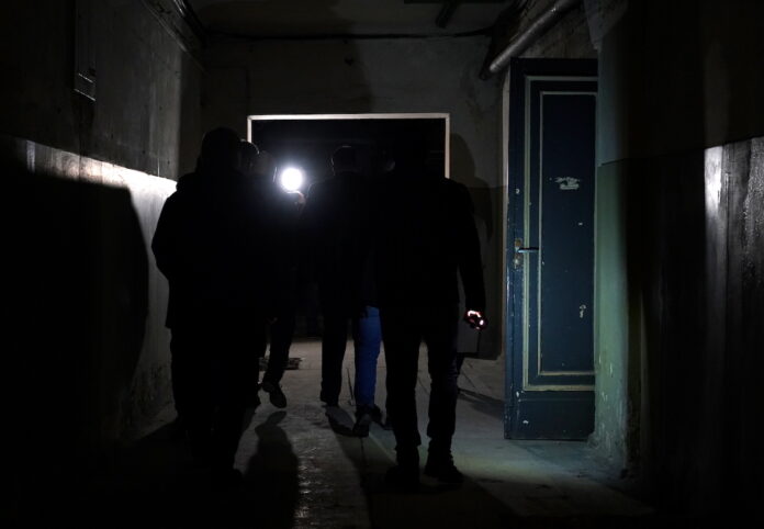 Rīgas patvertnes, dronu draudi, civilā aizsardzība, Rīgas dome, patvertnes Rīgā, gaisa telpas apdraudējums, Ģirts Lapiņš, drošība Latvijā, patvertņu kapacitāte, droni Baltijā, civilās aizsardzības plāns, Rīgas pašvaldība, drošības algoritmi, patvertnes skolās