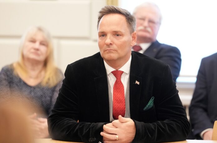 Raivis Kronbergs, Valsts kanceleja, kokrūpnieku lieta, KNAB, Evika Siliņa, Valsts kancelejas direktors, atstādināšana, Latvijas politika, Ģenerālprokuratūra, Inese Gailīte,