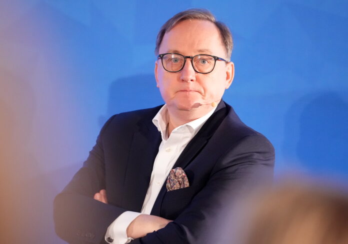 Mārtiņš Kazāks, Andris Kulbergs, jaunā valdība, valdības veidošana, Latvijas Banka, Latvijas ekonomika, ekonomikas prioritātes, koalīcijas sarunas, Latvijas politika, rīcībspējīga valdība, Evika Siliņa, valdības krīze