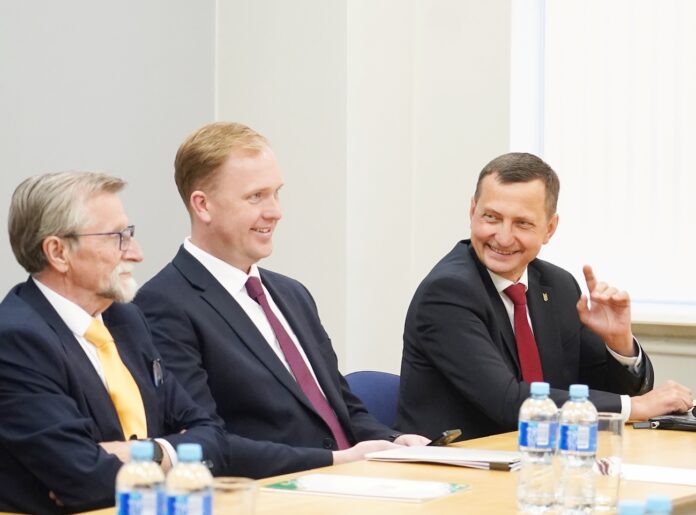 ZZS, Viktors Valainis, Andris Kulbergs, Zemkopības ministrija, Latvijas Zemnieku savienība, Armands Krauze, jaunā valdība, koalīcijas sarunas, lauksaimniecība, ES tiešmaksājumi, Latvijas zemnieki, fiskālā disciplīna