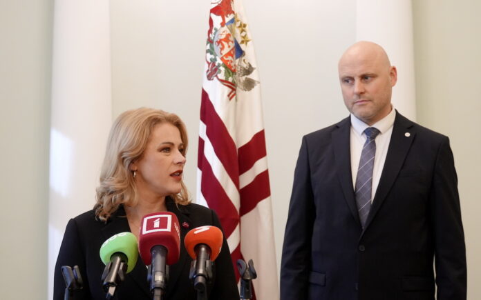 Andris Kulbergs, Kulberga valdība, Saeima, jaunā valdība, Ministru kabinets, Evika Siliņa, Latvijas valdība, valdības apstiprināšana, AS, Jaunā vienotība, Nacionālā apvienība, ZZS, Latvijas politika, premjers Kulbergs, Saeimas balsojums, valdības koalīcija, Latvijas premjers, ministru kabinet, politiskās pārmaiņas Latvijā, Kulberga koalīcija