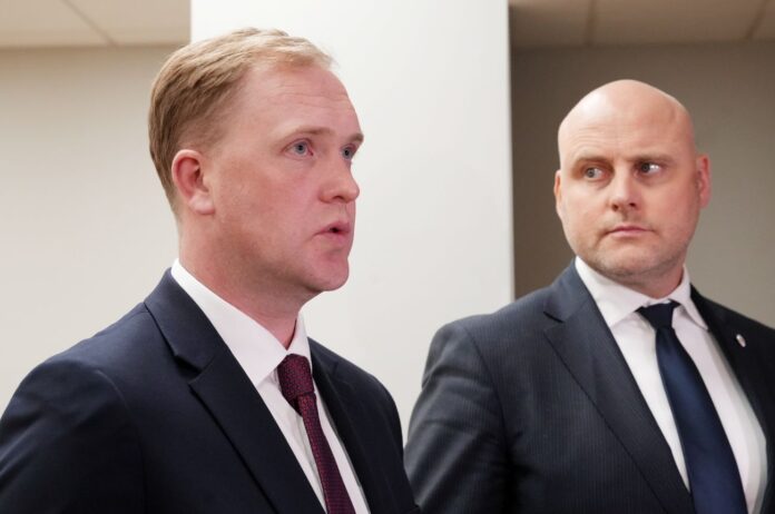 Premjers Andris Kulbergs un ekonomikas ministrs Viktors Valainis