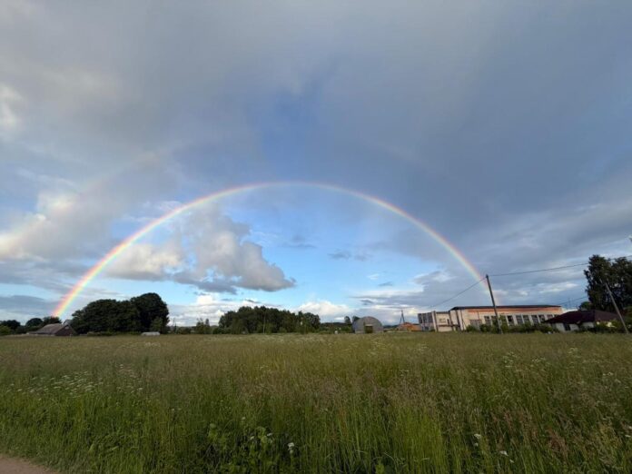 Varavīksne pēc lietus.
