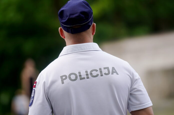 policists.