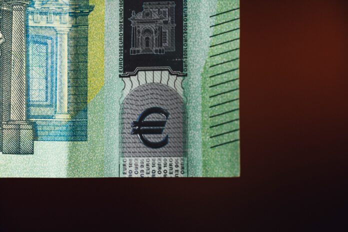 eiro banknote