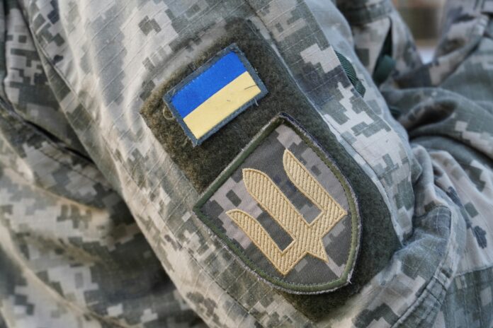 Ukrainas karogs un trejdeksnis