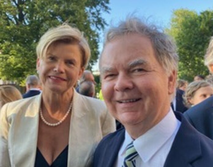 Jānis Roberts Dēliņš un Latvijas ārlietu ministre Baiba Braže